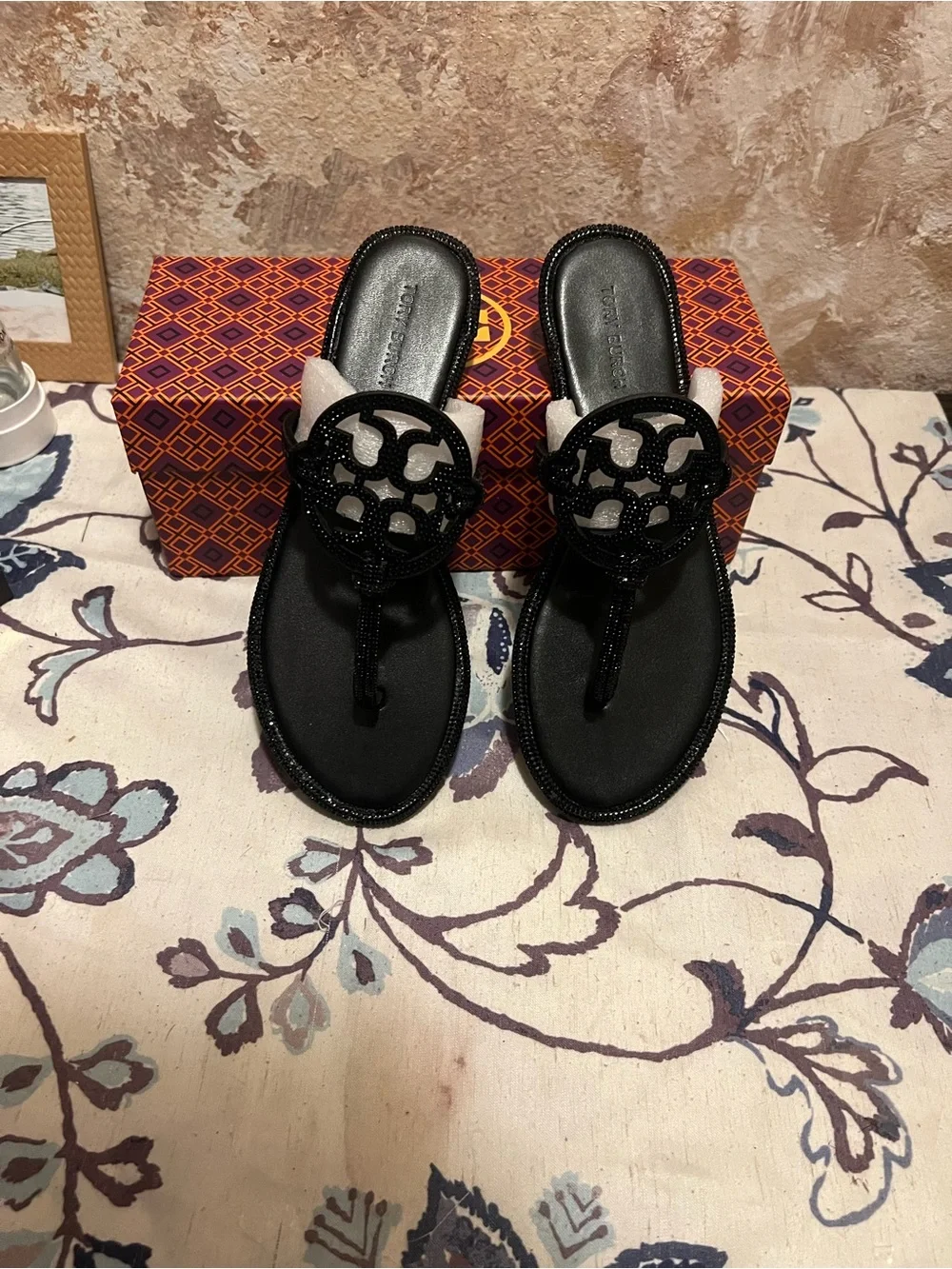 Tory Burch Black Logo Beaded Thong Sandals with Glossy Medallion - Picture 1 of 3
